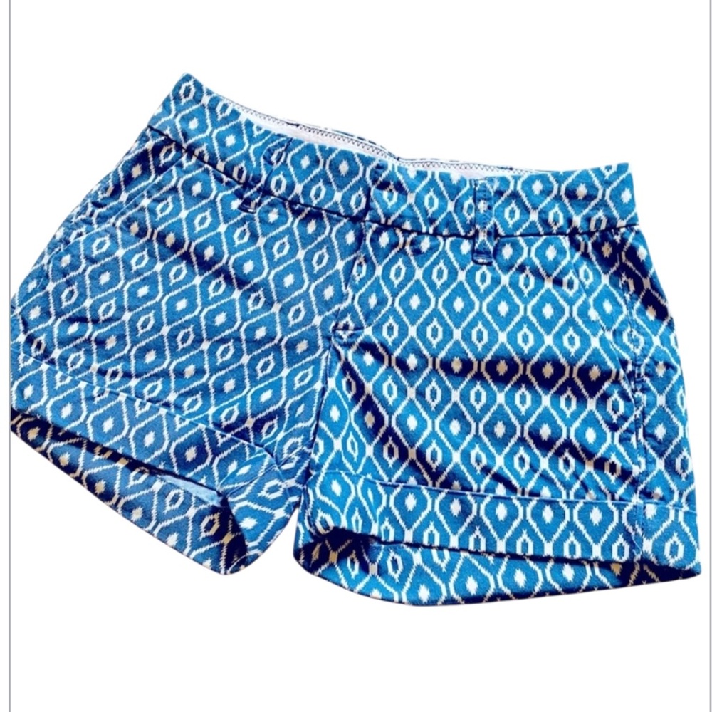 DEAR JOHN Blue and White Bermuda Shorts Vibrant Geometric Design